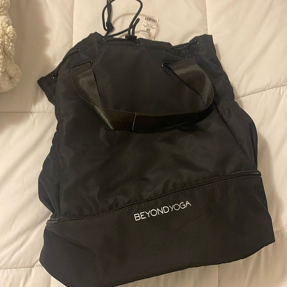 Beyond yoga Convertible Gym Bag NEW - Picture 2 of 7